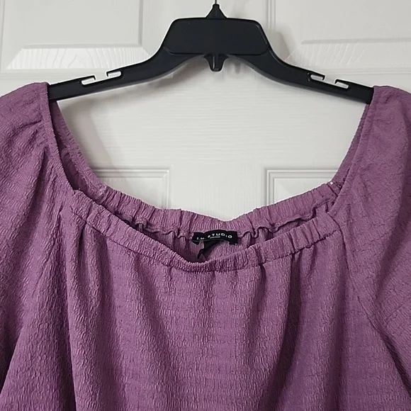 PLUS SIZE I.N. STUDIO WOMAN'S TOP - Picture 2 of 9